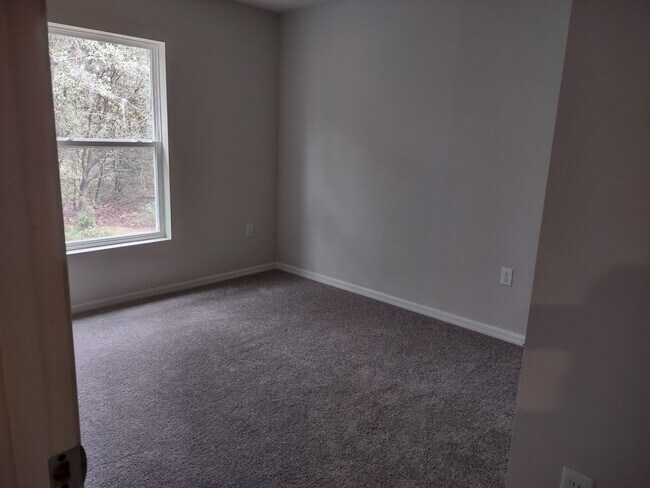 Building Photo - 6248 N Chestnut Terrace