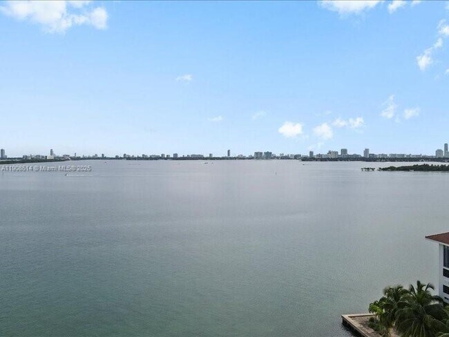 Building Photo - 460 NE 28th St