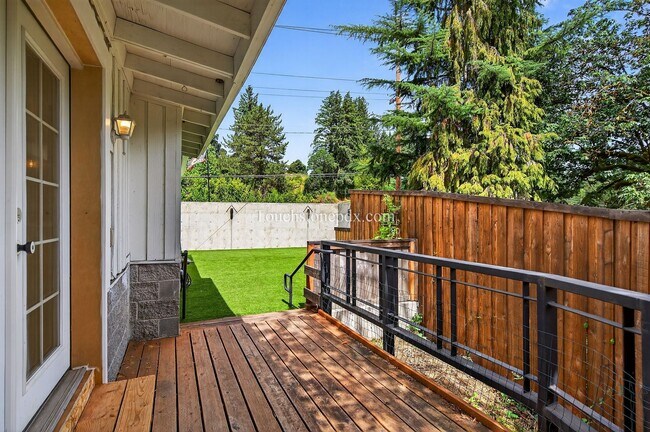 Building Photo - 4.5 Acre Dream Home in Oregon City Awaits
