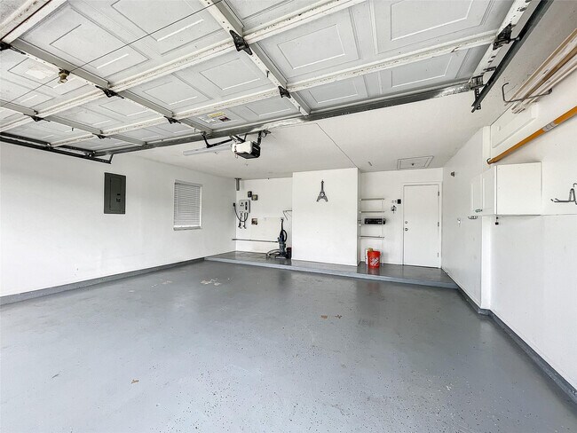 Building Photo - 2887 SW Ann Arbor Rd