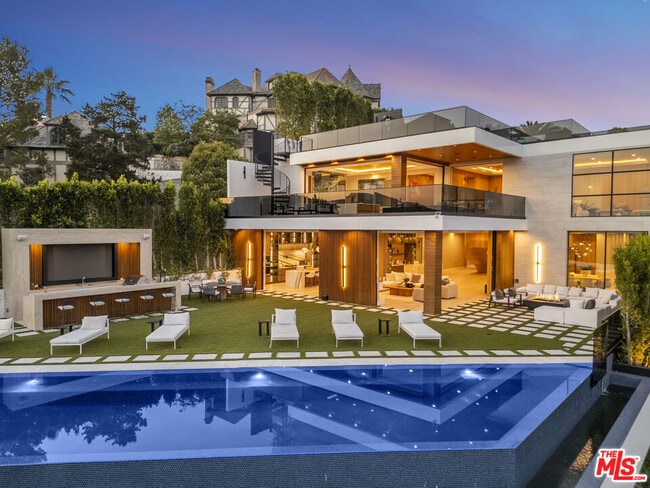 Building Photo - 1033 Somera Rd