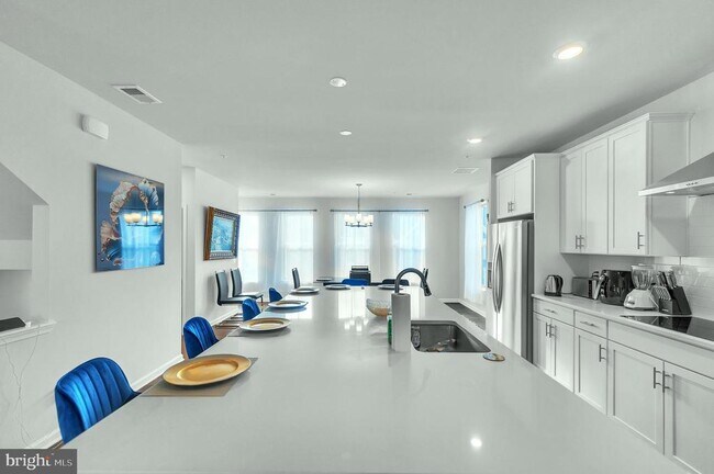Building Photo - 902 California Dr