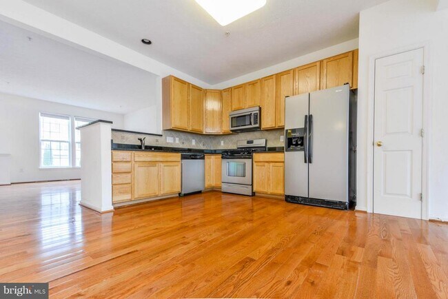 Building Photo - 1447 Pangbourne Way