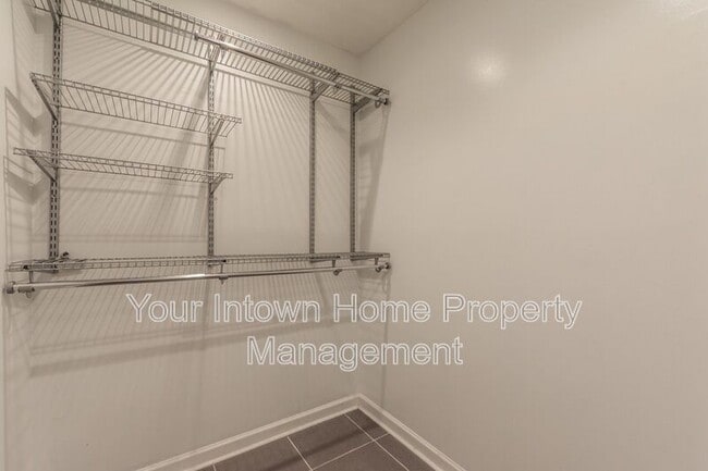 Building Photo - 505 Oakdale Rd NE