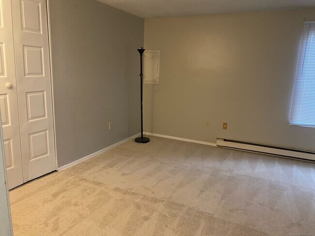 Building Photo - 3 Cinnamon Spring