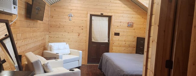 Building Photo - 299 Willow Springs Dr