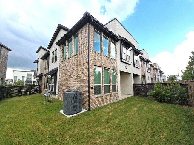 Building Photo - 16518 Amber Patina Ln