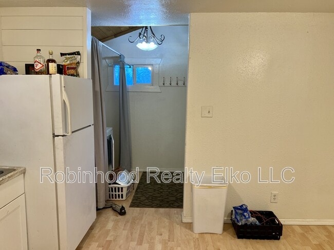 Building Photo - 756 1/2 Maple Street Unit A