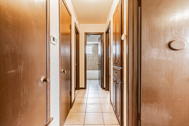 Building Photo - 3 Bed 1.5 Bath in Del City!