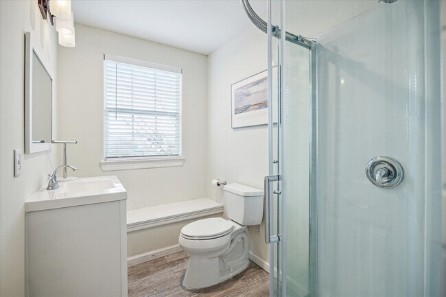 Building Photo - 1502 Whispering Pines Dr