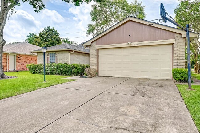 Building Photo - 16355 Sierra Grande Dr
