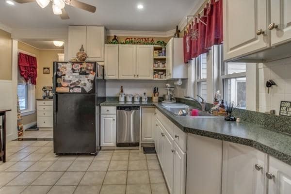 Building Photo - 59 Main St