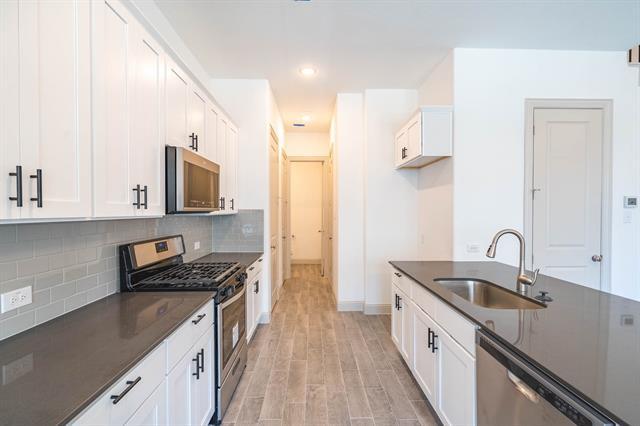 Building Photo - 6123 Blythe Dr