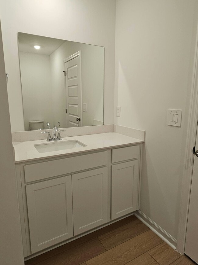 Building Photo - 184 Labrador Ln