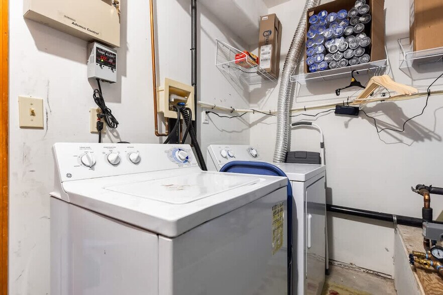 Building Photo - 103 Carroll Ln