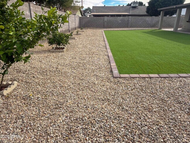 Building Photo - 16811 N 32nd Ave