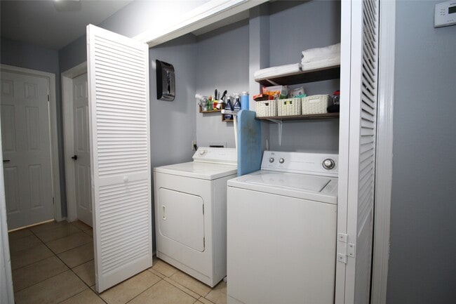 Building Photo - 9707 Richmond Ave.