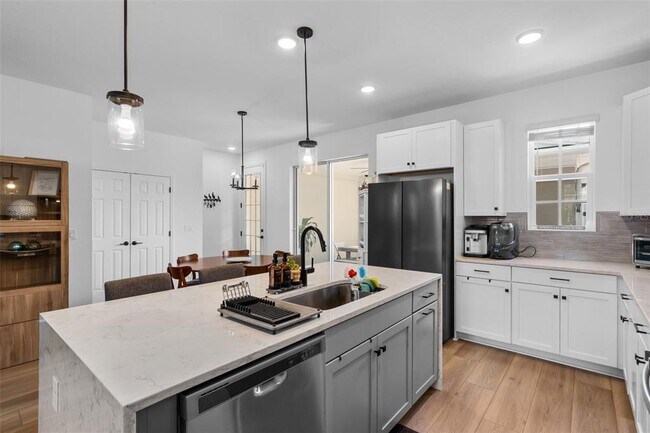 Building Photo - 1859 Is Vlg Wy