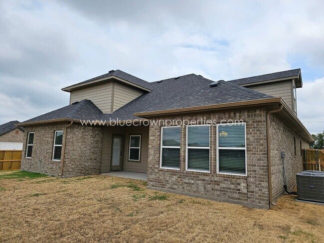 Building Photo - 1800 Aleia Cv