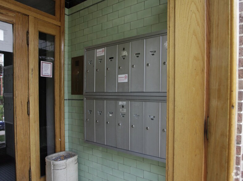 Building Photo - The Crest