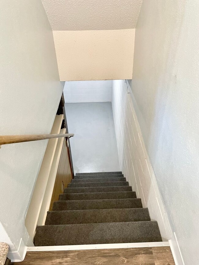 Building Photo - 2 Bedroom 1 Bath Duplex - South Fargo
