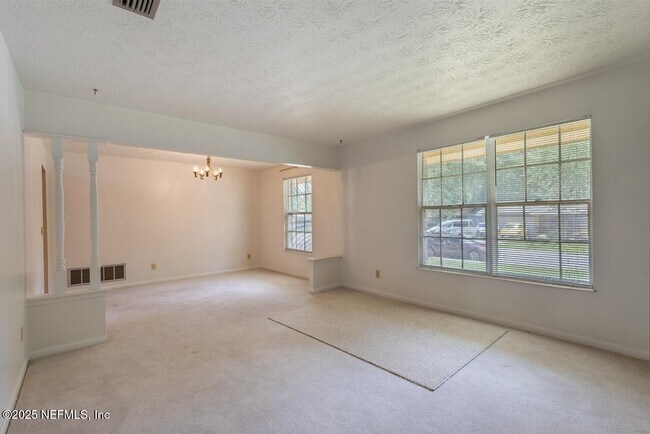 Building Photo - 1620 Bay Cir E