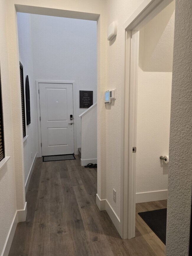 Building Photo - Newer 2 story home in Stonebrook Village- ...