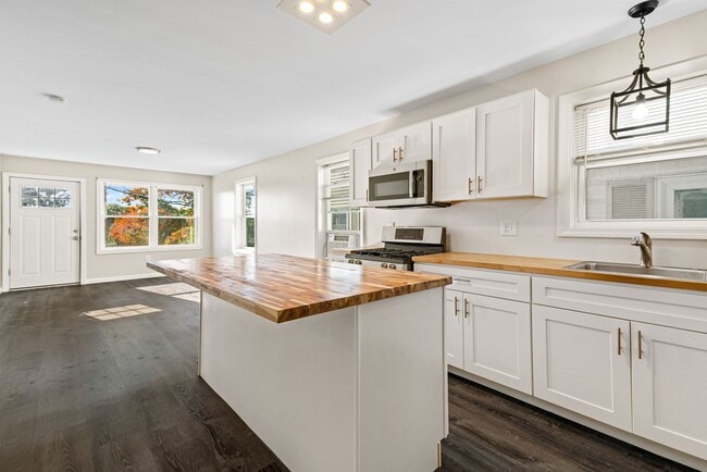 Building Photo - 3 1/2 Baltimore Street