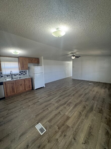 Building Photo - 3907 Co Rd 258