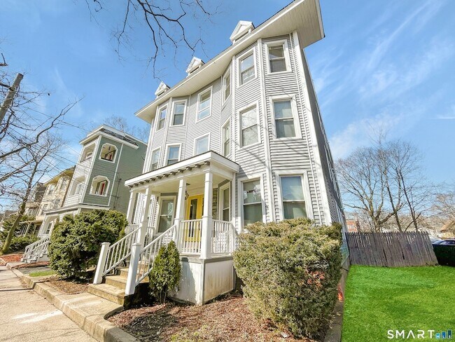 Building Photo - 258 Nicoll St