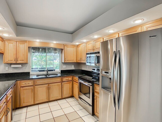 Building Photo - Port Charlotte Waterfront Pool Home - Grea...