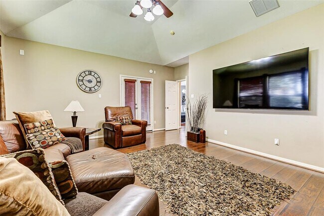 Building Photo - 2208 Breezeway Bend Dr