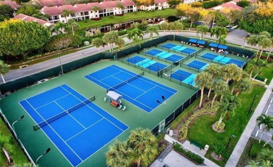 Building Photo - 5439 Verona Dr