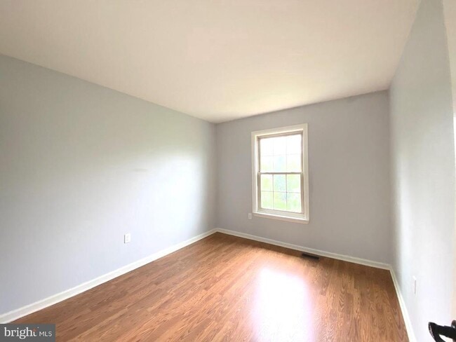 Building Photo - 618 Shropshire Dr