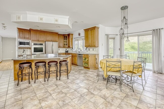 Building Photo - 22 Golden Rd