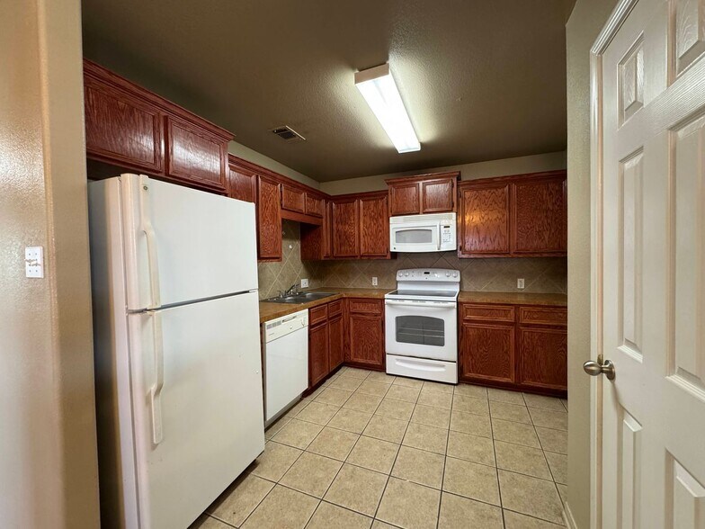 Building Photo - 3304 Kbs Ct