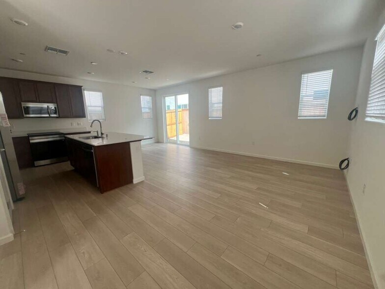 Building Photo - 1123 Bengal Loop