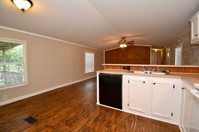 Building Photo - 3 Bedroom 2 Bath Mobile Home in Choudrant