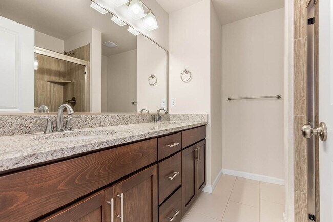Building Photo - Modern Townhome with Garage in High Point Community