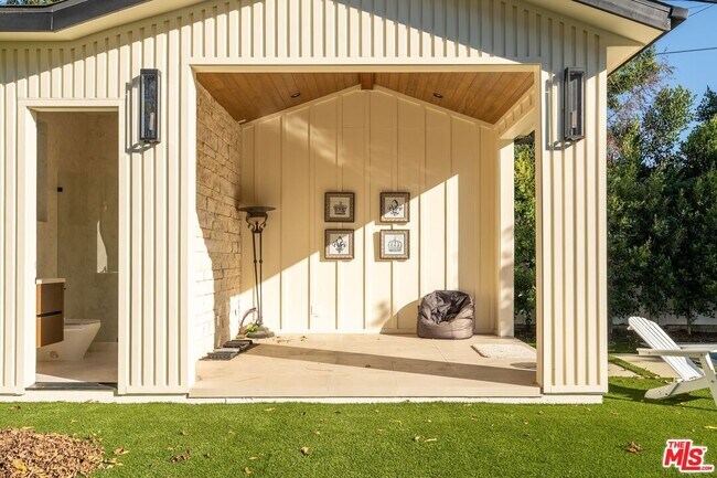 Building Photo - 4708 Noble Ave