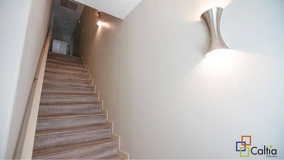 Building Photo - 1021 E La Cantera Ave