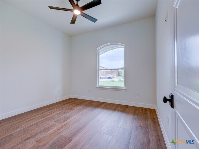 Building Photo - 505 Magan Ln