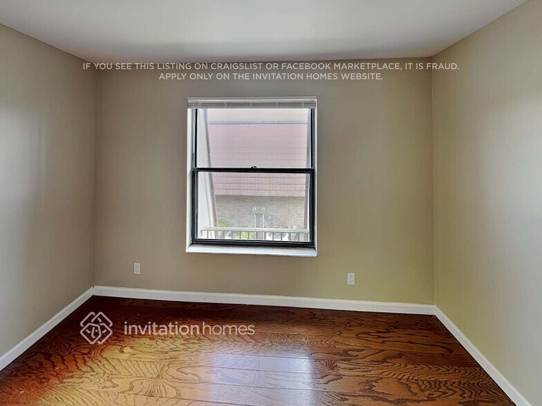 Building Photo - 7789 Courtyard Run W