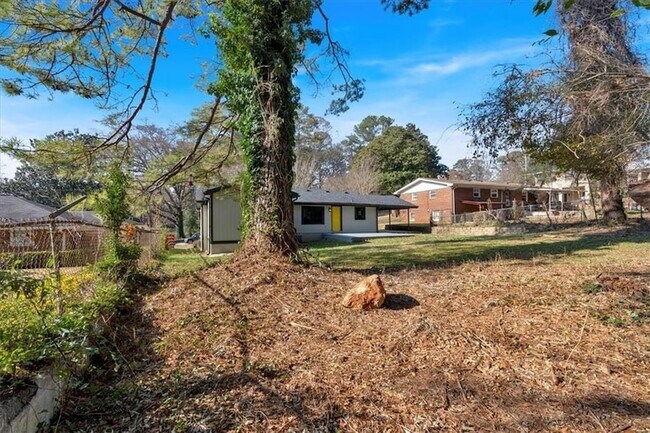 Building Photo - 2142 Cloverdale Dr SE