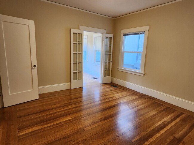 Building Photo - 41st St-343