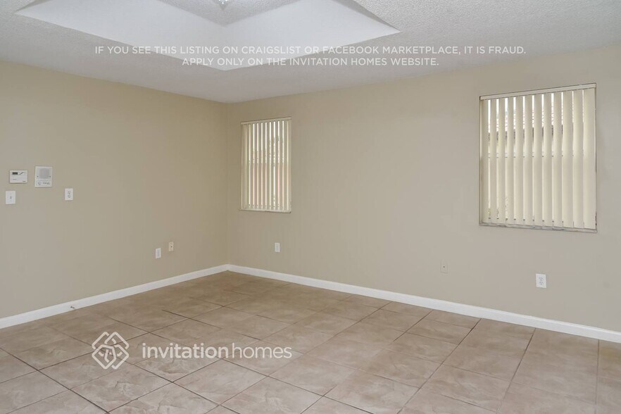 Building Photo - 1121 NW 129th Pl