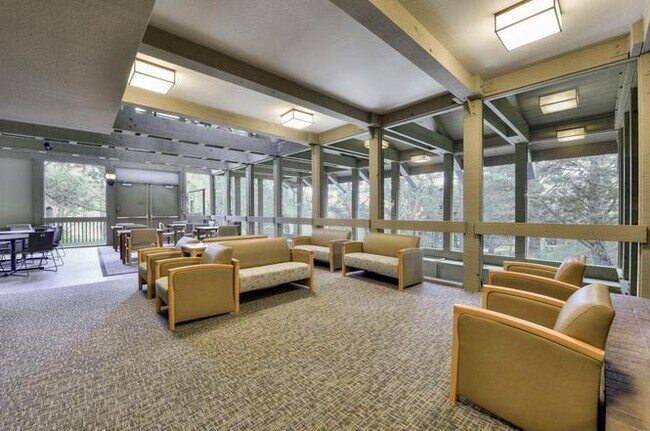 Building Photo - 370 Imperial Way