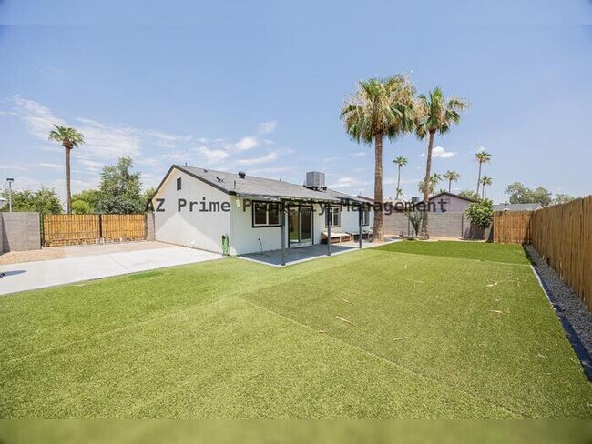 Building Photo - 2519 W Vineyard Rd
