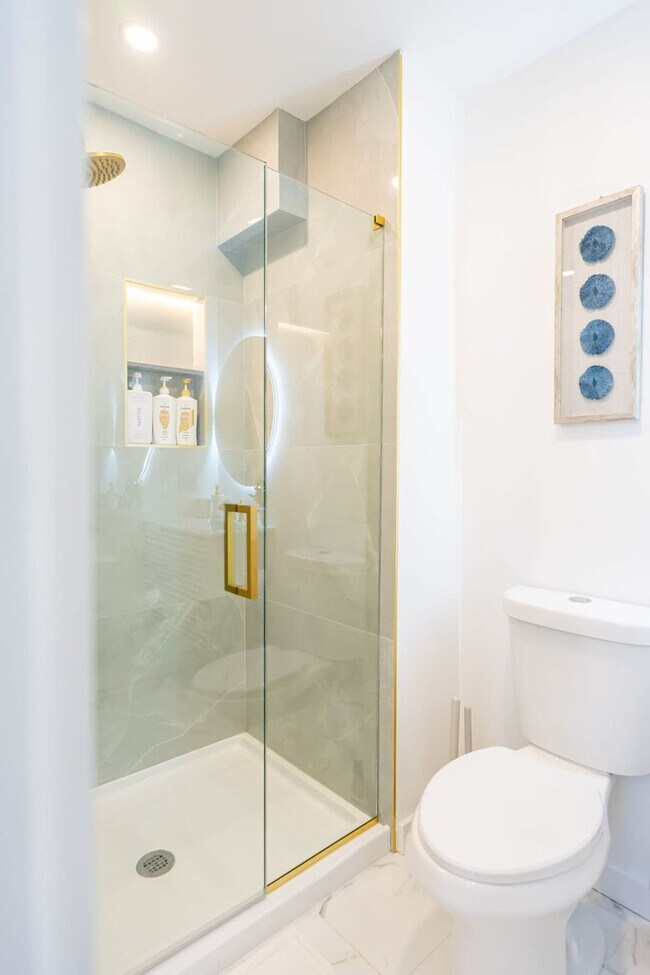 Building Photo - 42 White St Pl