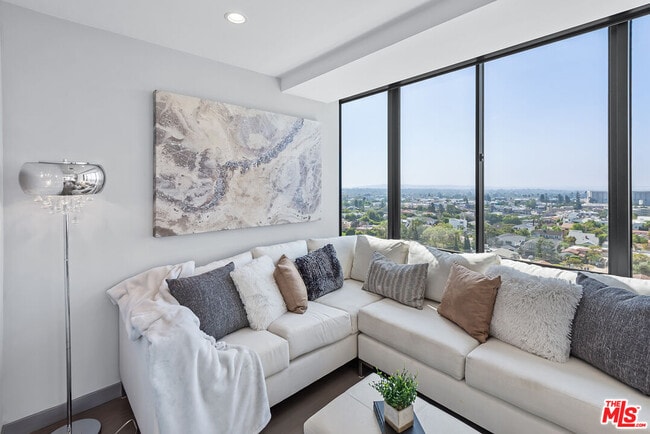 Building Photo - 10724 Wilshire Blvd